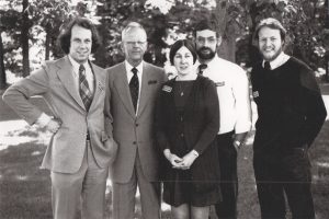 Black & white photo of the authors of The Limits to Growth, standing together, from left to right there are Jorgen Randers, Jay W. Forrester, Donella Meadows, Dennis Meadows, and William W. Behrens III